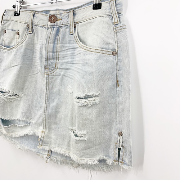 One Teaspoon Brando 2020 Light Wash Distressed Denim Mini Skirt Sz 29 - Picture 6 of 16